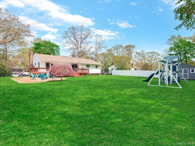 42 Sunflower Drive, Hauppauge, NY 11788