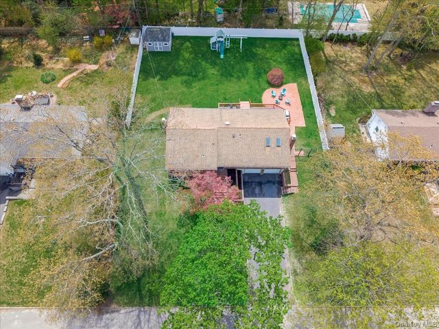 42 Sunflower Drive, Hauppauge, NY 11788