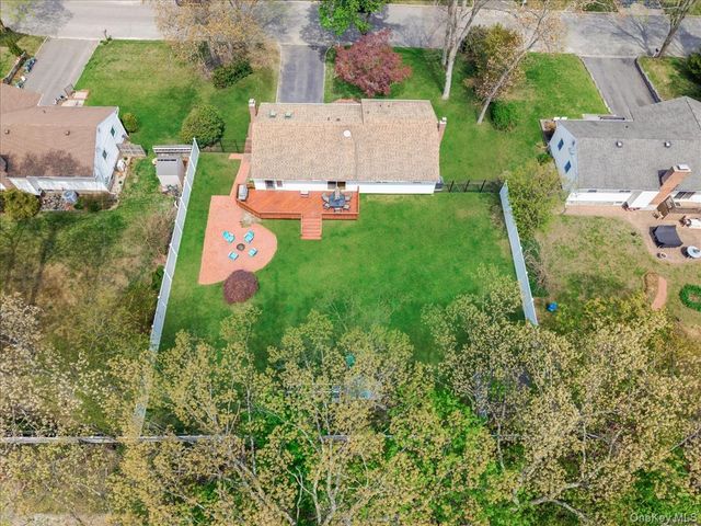 42 Sunflower Drive, Hauppauge, NY 11788
