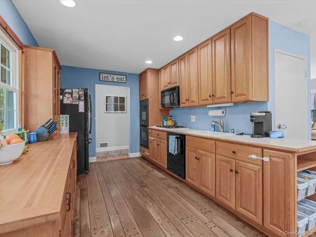 42 Sunflower Drive, Hauppauge, NY 11788