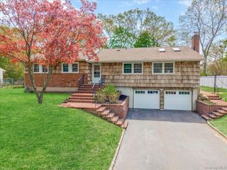 42 Sunflower Drive, Hauppauge, NY 11788