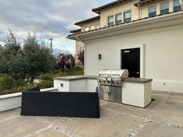 1068 Bigleaf Place 402, San Jose, CA 95131