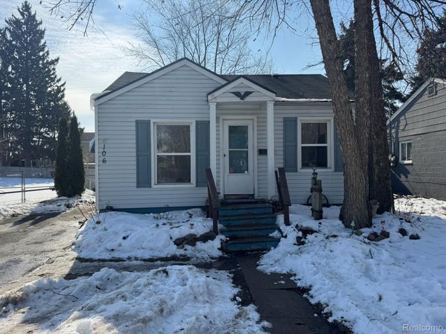 106 E Rutgers Avenue, Pontiac, MI 48340