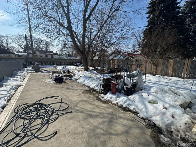 106 E Rutgers Avenue, Pontiac, MI 48340