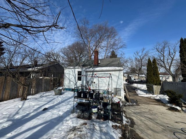 106 E Rutgers Avenue, Pontiac, MI 48340