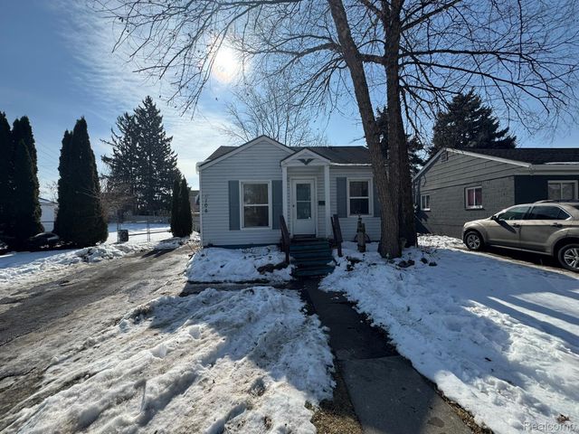 106 E Rutgers Avenue, Pontiac, MI 48340