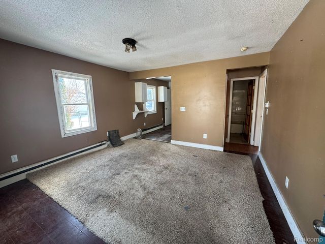 106 E Rutgers Avenue, Pontiac, MI 48340