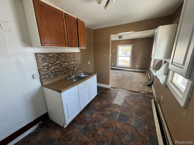 106 E Rutgers Avenue, Pontiac, MI 48340