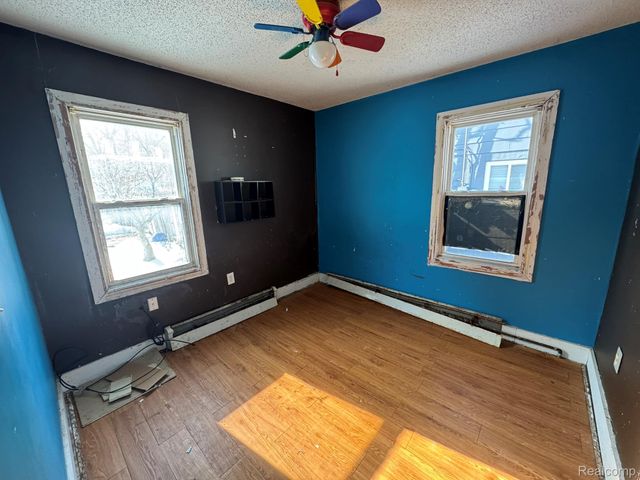 106 E Rutgers Avenue, Pontiac, MI 48340