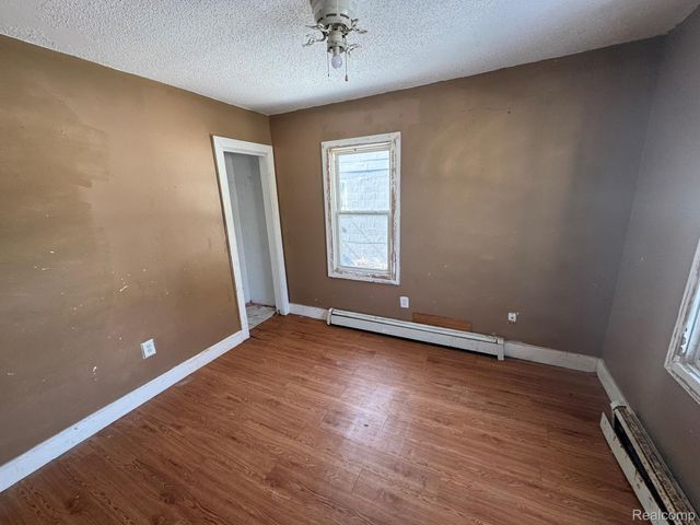 106 E Rutgers Avenue, Pontiac, MI 48340