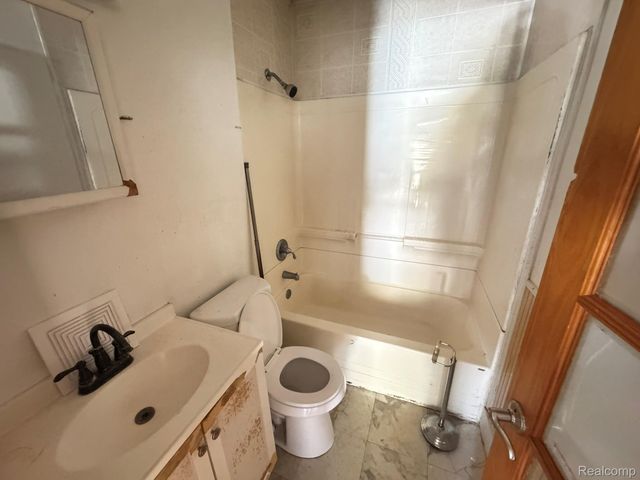 106 E Rutgers Avenue, Pontiac, MI 48340