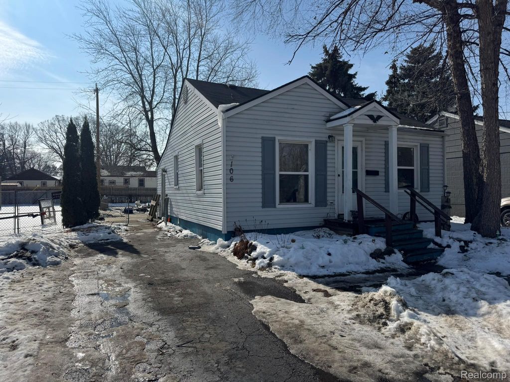 106 E Rutgers Avenue, Pontiac, MI 48340