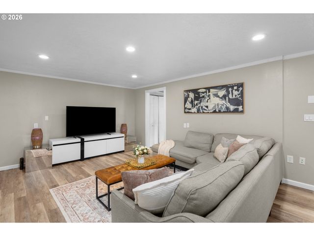 326 Ne 34TH Pl, Hillsboro, OR 97124