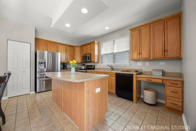 147 Linden Drive, Oswego, IL 60543
