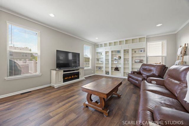 147 Linden Drive, Oswego, IL 60543