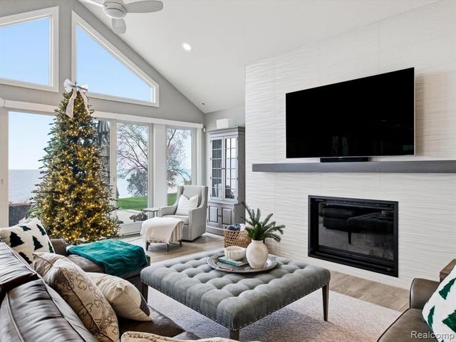 8442 Lakeshore Road, Burtchville, MI 48059