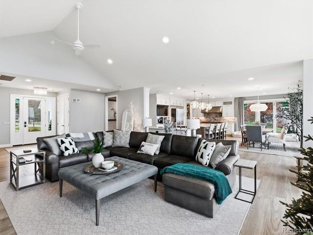 8442 Lakeshore Road, Burtchville, MI 48059