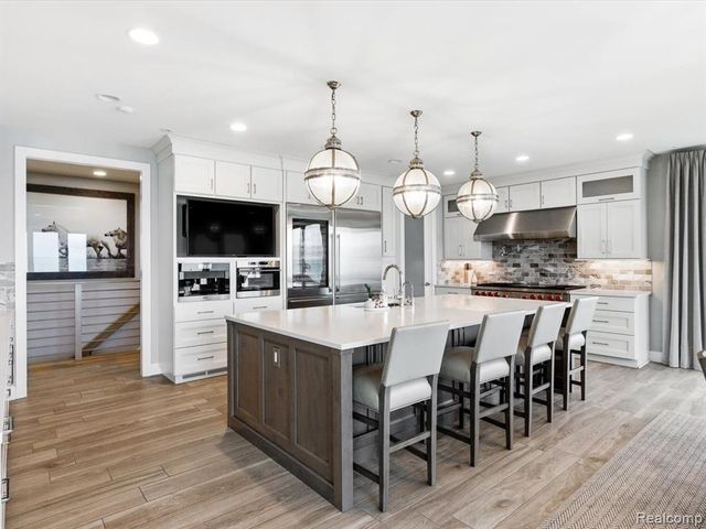 8442 Lakeshore Road, Burtchville, MI 48059