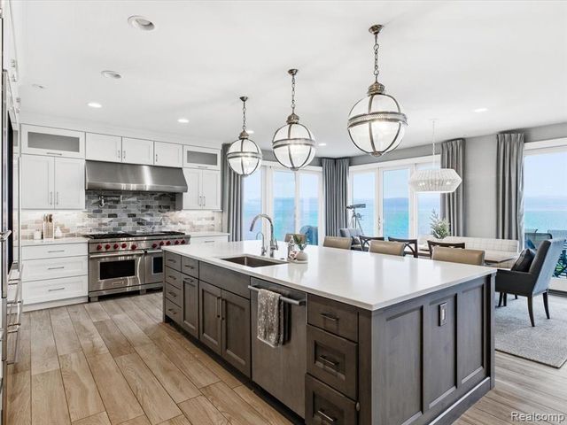 8442 Lakeshore Road, Burtchville, MI 48059