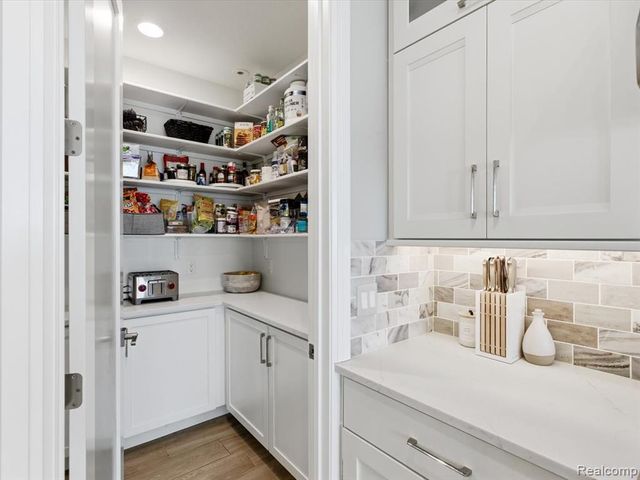 8442 Lakeshore Road, Burtchville, MI 48059