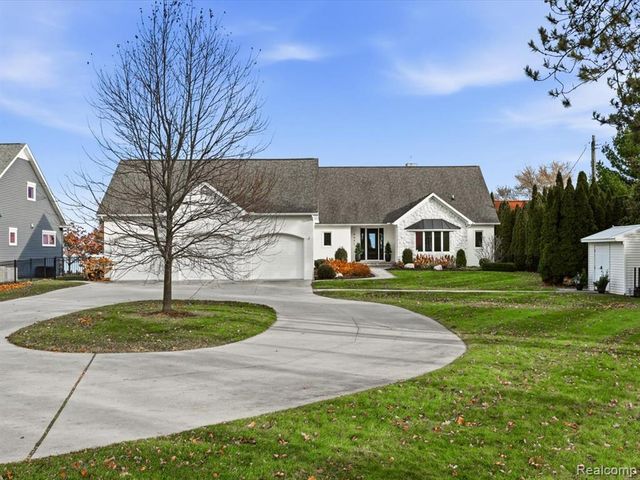 8442 Lakeshore Road, Burtchville, MI 48059