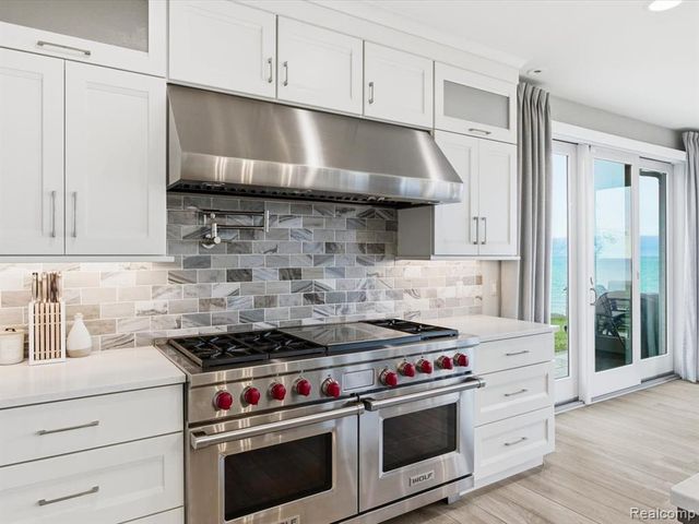 8442 Lakeshore Road, Burtchville, MI 48059