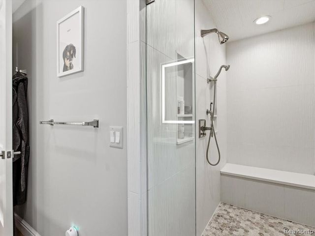 8442 Lakeshore Road, Burtchville, MI 48059