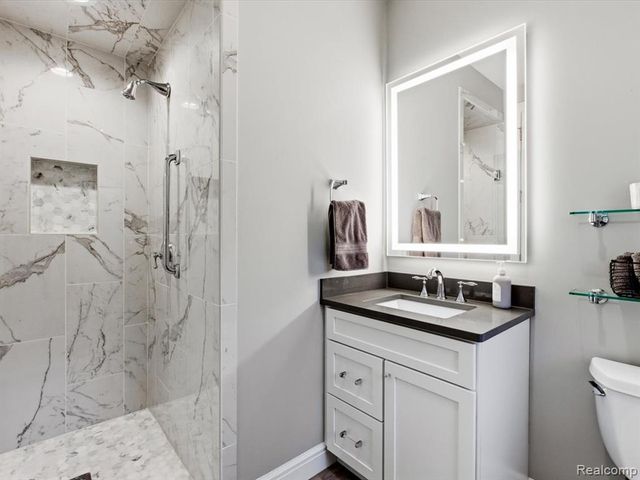 8442 Lakeshore Road, Burtchville, MI 48059