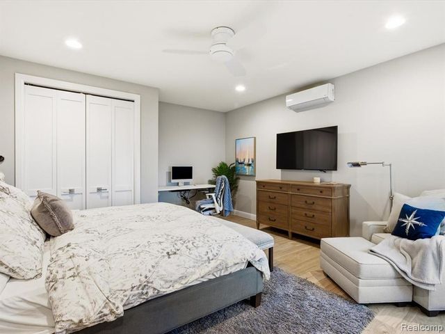 8442 Lakeshore Road, Burtchville, MI 48059