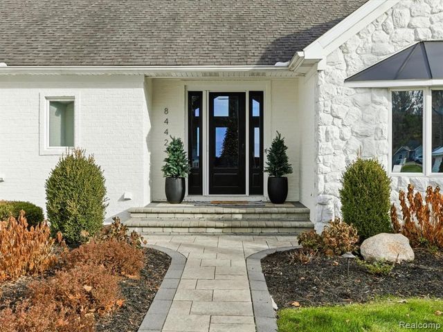 8442 Lakeshore Road, Burtchville, MI 48059