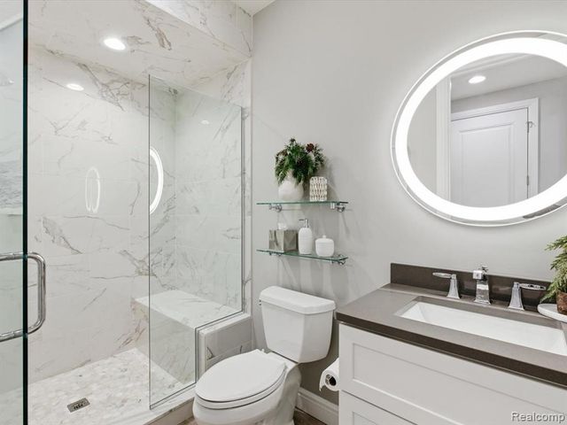 8442 Lakeshore Road, Burtchville, MI 48059