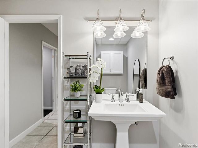 8442 Lakeshore Road, Burtchville, MI 48059