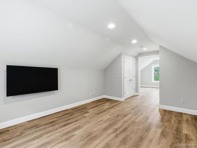 8442 Lakeshore Road, Burtchville, MI 48059