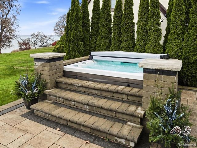 8442 Lakeshore Road, Burtchville, MI 48059