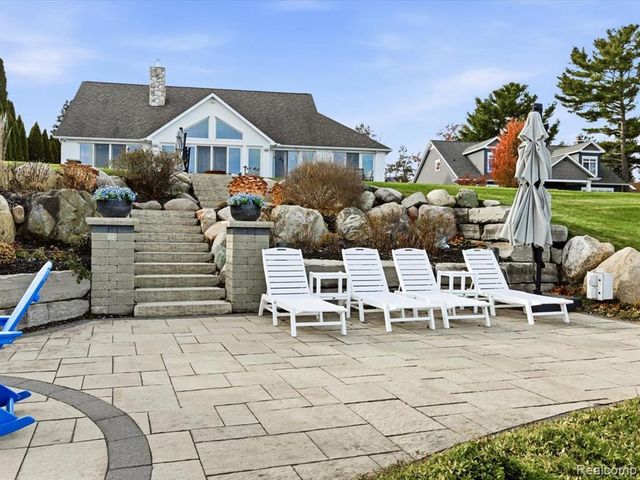 8442 Lakeshore Road, Burtchville, MI 48059