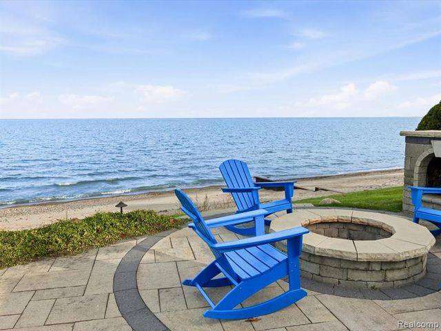 8442 Lakeshore Road, Burtchville, MI 48059