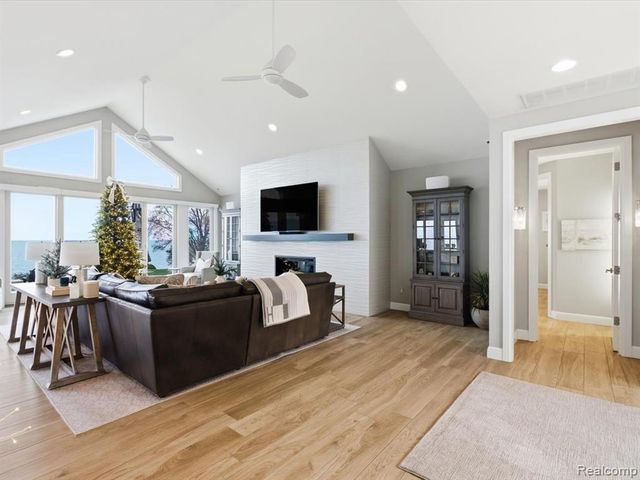 8442 Lakeshore Road, Burtchville, MI 48059