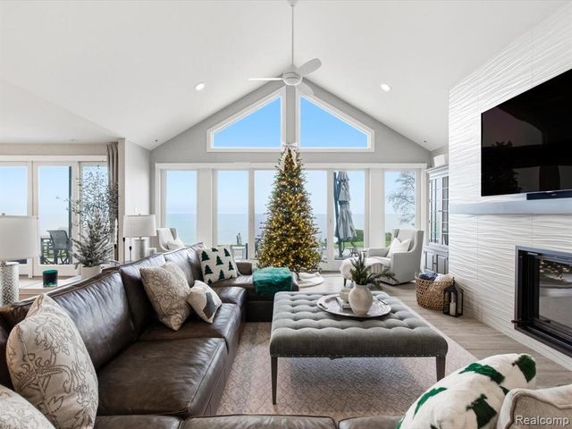 8442 Lakeshore Road, Burtchville, MI 48059