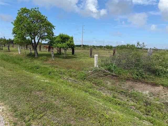 702 N Orchid N, Texas City, TX 77591