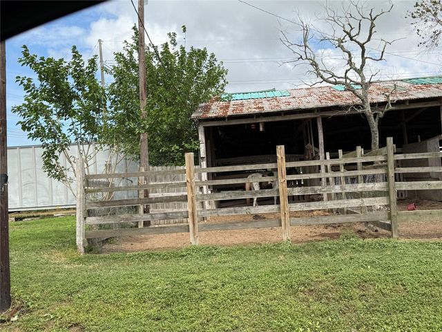 702 N Orchid N, Texas City, TX 77591