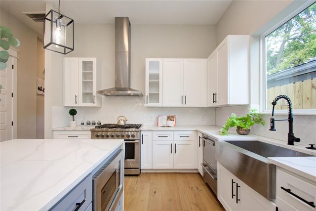 110 E 28th Street, Houston, TX 77008