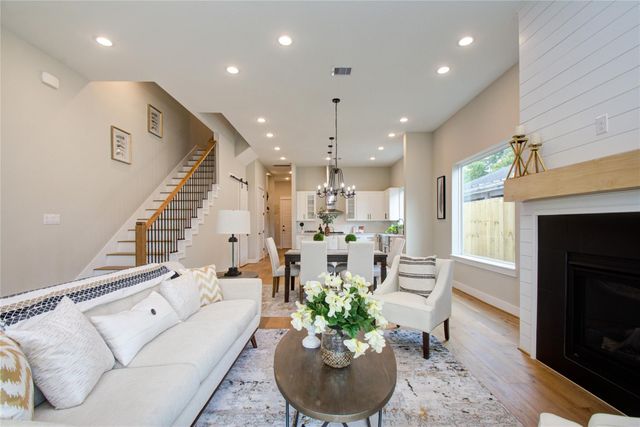 110 E 28th Street, Houston, TX 77008