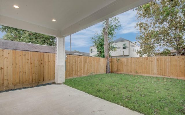 110 E 28th Street, Houston, TX 77008
