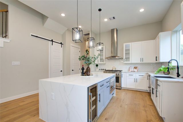 110 E 28th Street, Houston, TX 77008