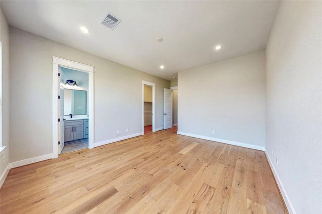 110 E 28th Street, Houston, TX 77008