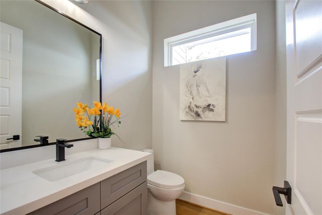 110 E 28th Street, Houston, TX 77008