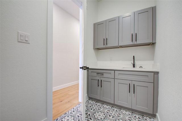 110 E 28th Street, Houston, TX 77008