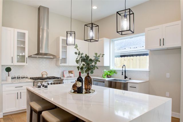 110 E 28th Street, Houston, TX 77008