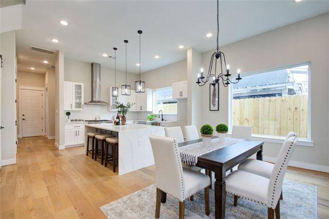 110 E 28th Street, Houston, TX 77008