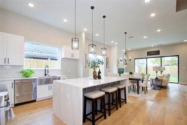 110 E 28th Street, Houston, TX 77008